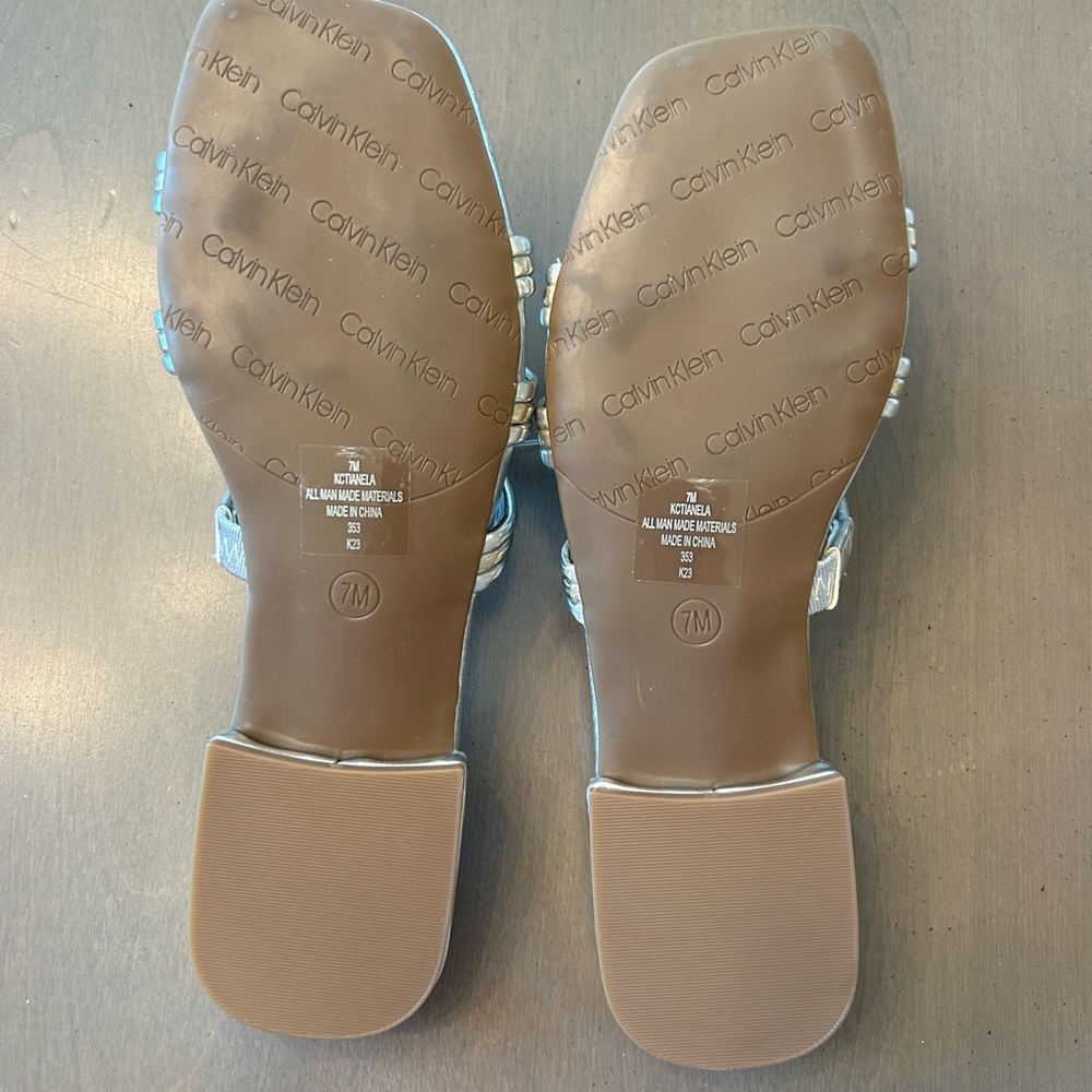 NWT. Calvin Klein Women's Silver & Gold Tianela Flat Slide Sandals Sz 7M No Box - Picture 6 of 12